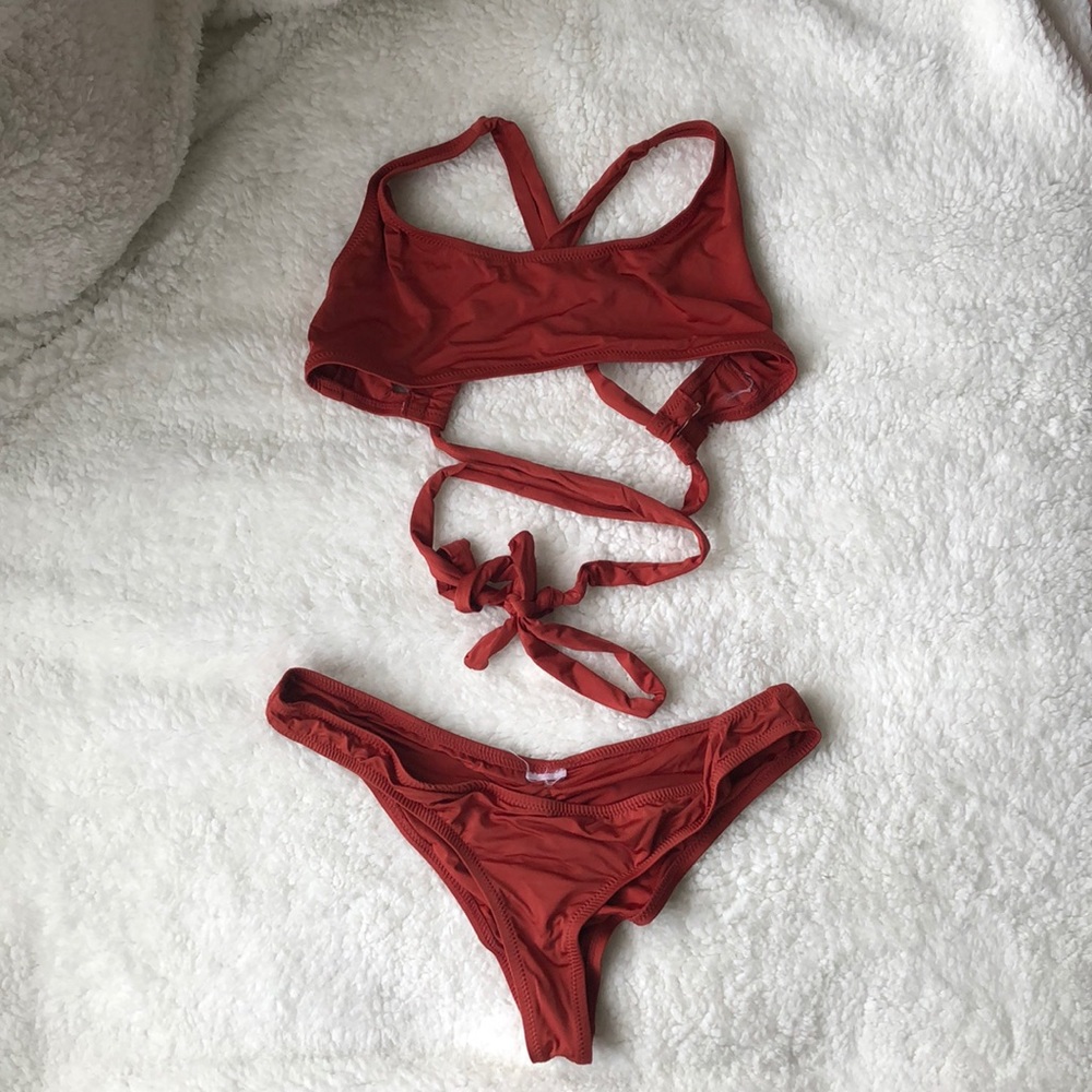 Two piece bikini - Picture 1 of 3